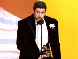 Bad Bunny 2026 Grammy Award Album Penghargaan telah diterjemahkan ke dalam bahasa Inggris