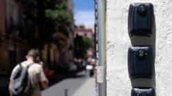 Permintaan untuk akomodasi 86.000 pengunjung ilegal dan apartemen sementara