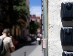 Permintaan untuk akomodasi 86.000 pengunjung ilegal dan apartemen sementara