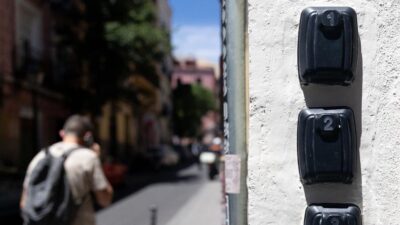 Permintaan untuk akomodasi 86.000 pengunjung ilegal dan apartemen sementara