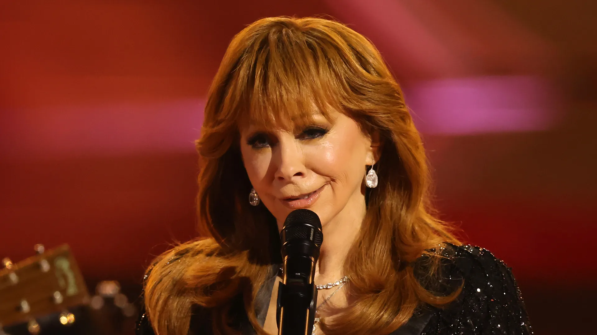 Reba McEntire, 70, tampil di acara Grammy Awards pertama kali, dan para penggemar terkejut bertanya, "Bagaimana mungkin?"