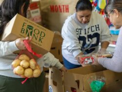 Mereka memberikan makanan gratis di Los Angeles selama seminggu ini, 2 hingga 7 Februari 2026.