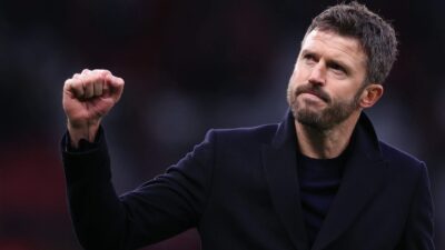 Di mana ia juga mengatakan bahwa ia tidak akan pernah bisa mempertimbangkan untuk menjadi pemain yang lebih baik di Manchester United, dan bahwa ia akan terus bermain di Manchester City.