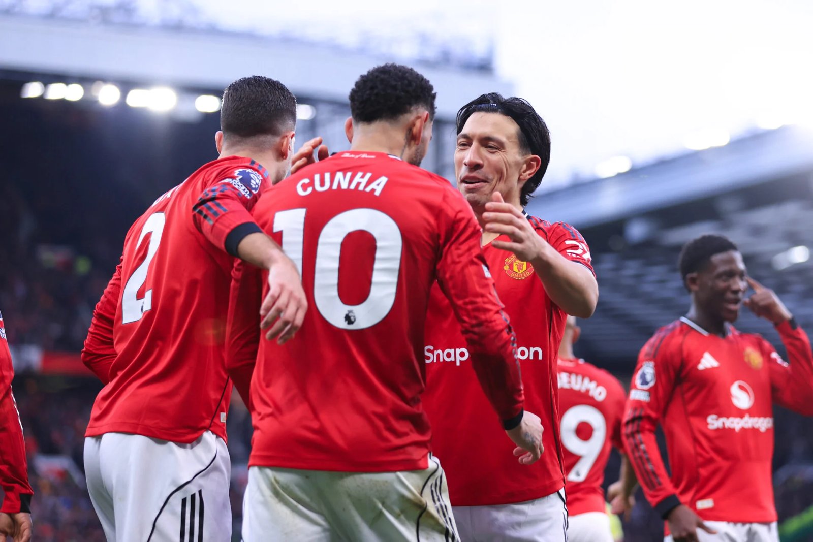 Dia juga pernah menjadi pemain timnas Spanyol, tapi dia mulai mengikuti jejak Sergio Cerezo dan Laminos.