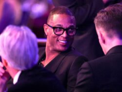Don Lemon mendapat pujian dari seluruh penonton pada Grammy Awards 2026 setelah ditangkap