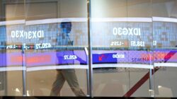 Setelah penurunan anggaran, pasar saham mengalami penurunan lebih dari 1% karena harga pembelian.