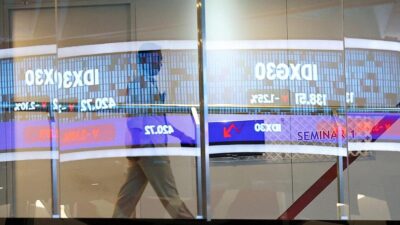 Setelah penurunan anggaran, pasar saham mengalami penurunan lebih dari 1% karena harga pembelian.