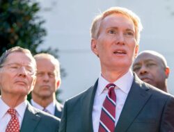 Laporan Sen Lankford menekankan bahwa US$ 240 juta dari para pembayar pajak digunakan untuk pengujian hewan peliharaan.