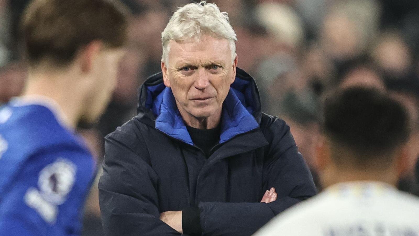 Setelah bintang Chelsea yang terkait dengan Manchester United menyingkirkan kemungkinan bek Serie A Moyes, Everton siap untuk menjalani perawatan medis di Manchester United.