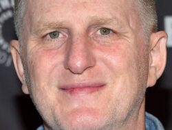Michael Rapaport di New York City, Amerika Serikat, dibakar dengan bola salju di kepala