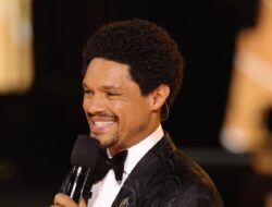 Penghargaan Grammy mendapat kritik besar dari penggemar, yang menyebut perubahan baru yang tidak berarti dalam pidato penghargaan adalah “penutup telinga”.