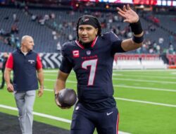 Pemain tengah Texas itu membuat pernyataan keras terhadap NFL, yang mengatakan bahwa CJ Stroud telah mendapatkan pembaruan kontrak sebesar $ 224 juta.