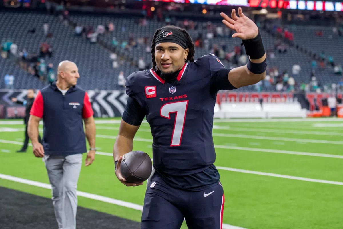 Pemain tengah Texas itu membuat pernyataan keras terhadap NFL, yang mengatakan bahwa CJ Stroud telah mendapatkan pembaruan kontrak sebesar $ 224 juta.