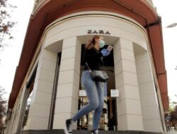 Zara menutup pintu untuk pertama kalinya dalam sejarah
