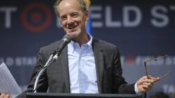 Dalam sebuah pernyataan, pihaknya mengatakan bahwa Derek Falvey telah mengorbankan tekanan kepemilikan yang tidak nyata untuk keluar dari kembarnya.