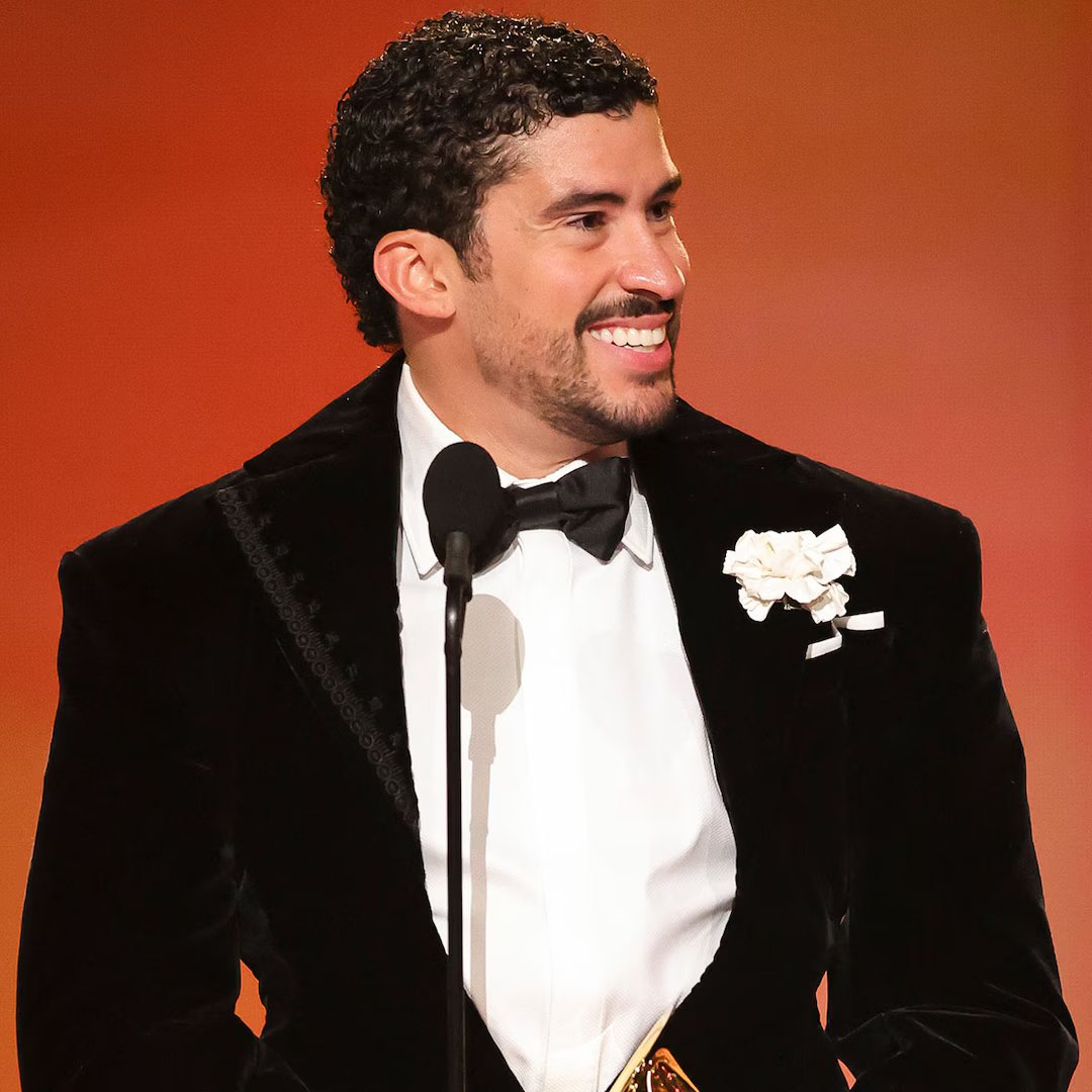 Bad Bunny Bunny memenangkan penghargaan Album of the Year