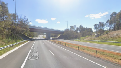 Pedagang tewas tertabrak truk saat berjalan di Calder Highway di Harcourt, Victoria