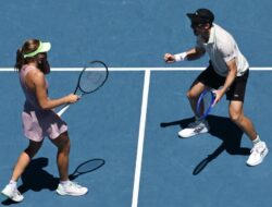 Australia John Peers dan Olivia Gadecki meraih gelar Australia Open berturut-turut dengan kemenangan dramatis kembali