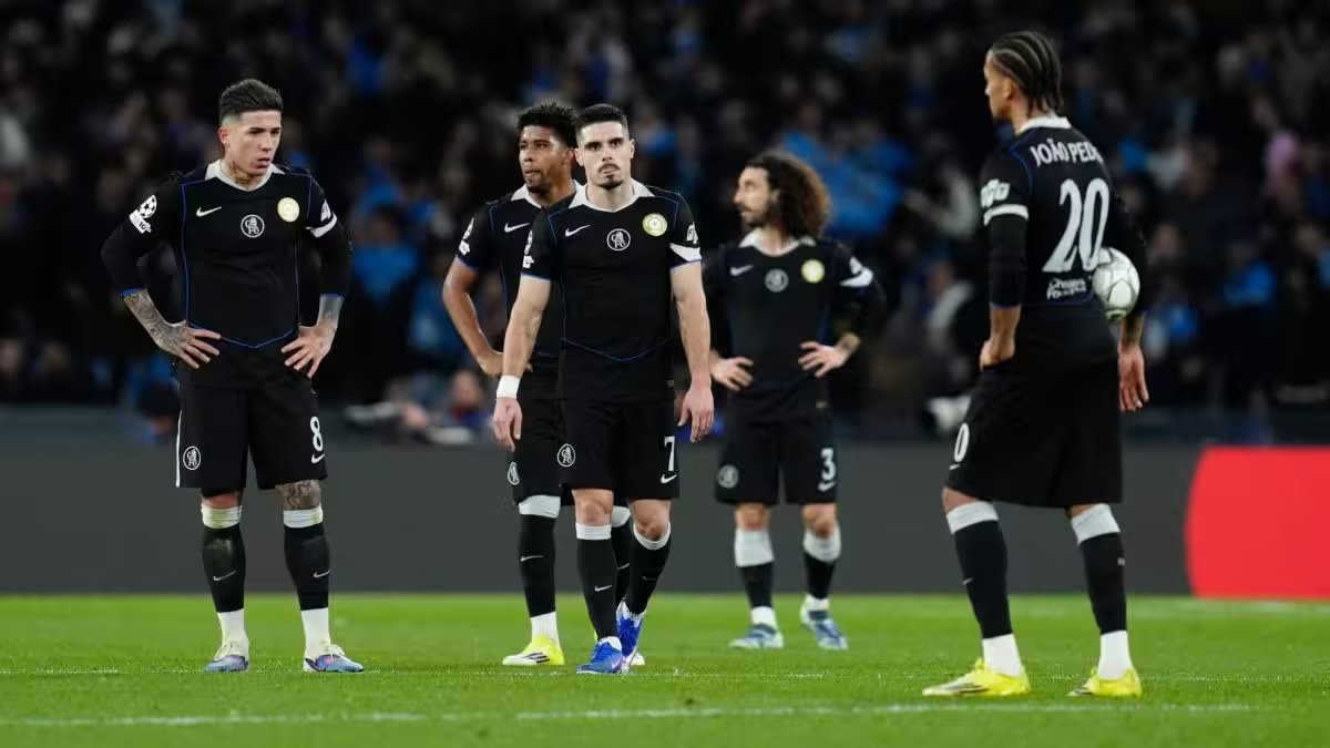 Arsenal, Tottenham, dan Chelsea berhasil membuat Chelsea kehilangan keunggulan di babak 16 besar Piala Eropa.