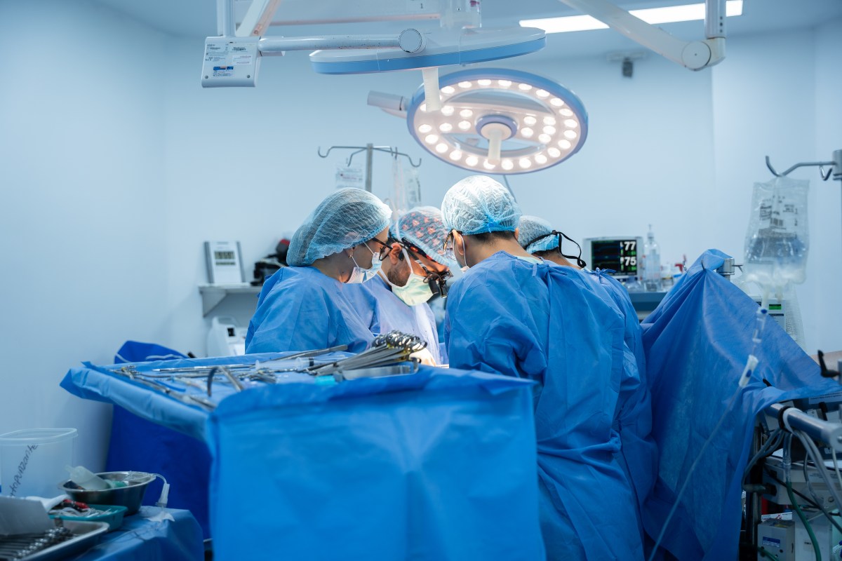 Wanita bangun dari operasi kebingungan mereka menyadarkan internet: Apa sampah