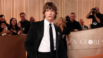 Connor Story, yang ditunjuk sebagai pembicara SNL pada bulan Februari, mengatakan bahwa dia adalah seorang pembawa acara yang sangat baik.