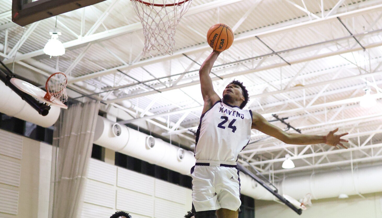 Sedangkan, Cédric Carter adalah salah satu kandidat paling menjanjikan di Illinois, yang menemukan pilihan yang sempurna di pusat kota Chicago.