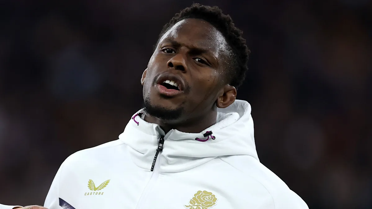 Inggris tetap mempertahankan Eto'o sebagai pengganti, sementara Northampton memilih tim tengah