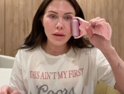 Orang Mormon mengajar istrinya, Jesse Draper, tentang operasi ortoped