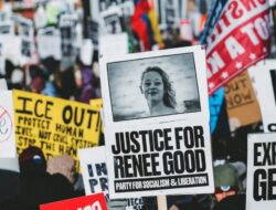 Ribuan demonstran di Minneapolis saat mogok umum