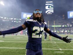 Ternyata, pemain belakang The Hawks, Tarik Wulen, telah dihukum karena mengejek tim domba untuk menggantikan timnya.