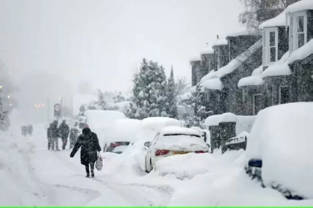Angin salju yang melanda Inggris turun hingga 4 derajat celcius selama 33 jam, berita Saudi