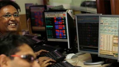Harga minyak, mobil dan saham bank mendorong Sensex naik 944 poin