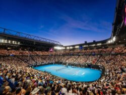Apa yang menjadi legenda pertandingan malam-malam tenis Australia Open yang dihadiri Rafael Nadal dan Ash Bathy dan bagaimana para penggemar memenangkan tiket ke final pria?