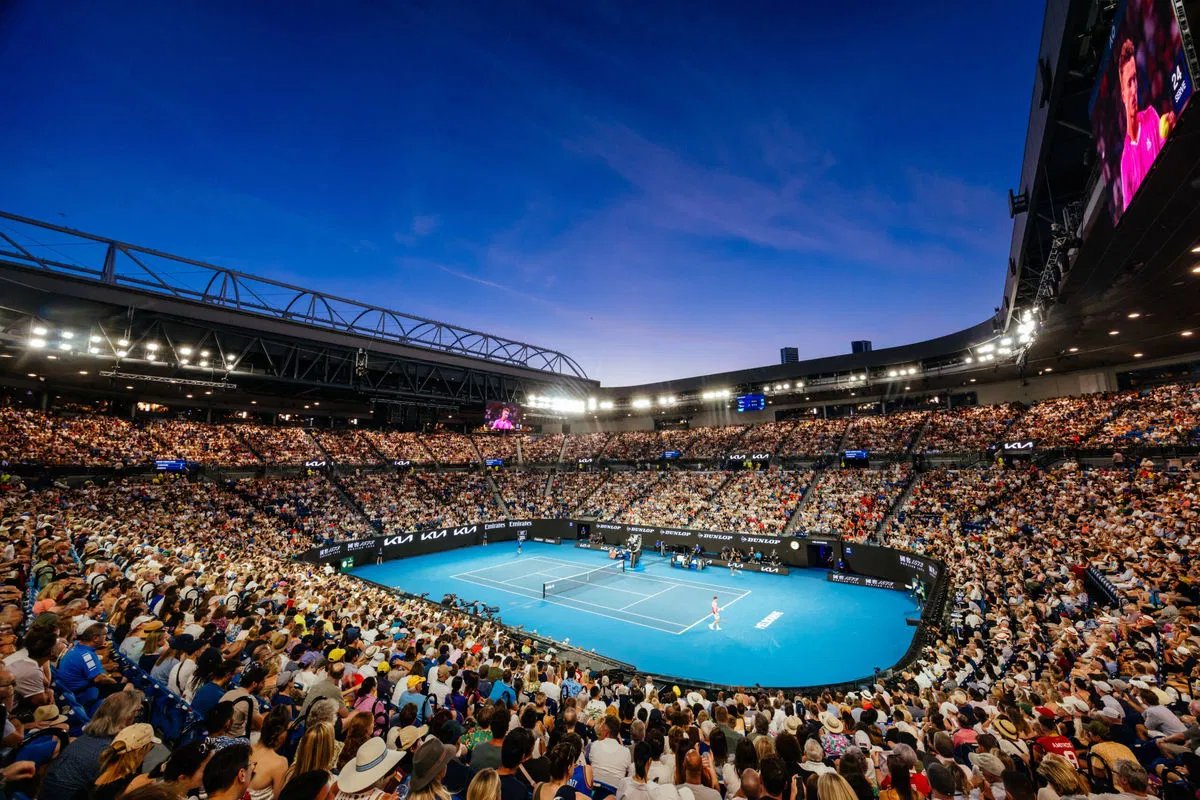 Apa yang menjadi legenda pertandingan malam-malam tenis Australia Open yang dihadiri Rafael Nadal dan Ash Bathy dan bagaimana para penggemar memenangkan tiket ke final pria?
