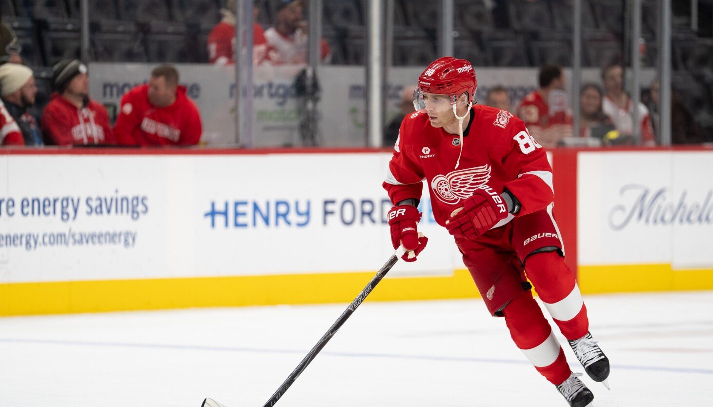 Patrick Kane, mantan pemain Black Hawks, memegang rekor tertinggi sebagai pemain kelahiran Amerika Serikat