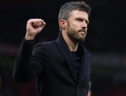 Setelah kemenangan dramatis Manchester United atas Fulham, Michael Carrick menunjukkan bahwa ada sesuatu yang lebih besar yang harus dilakukan.