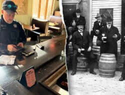 Sebuah pabrik minuman di Illinois menemukan senjata api yang digunakan pada zaman Al-Kahf: “Oh, kami senang menemukan senjata itu”.