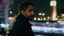 Film ini menceritakan tentang kehidupan Rishi, seorang gadis yang sangat bahagia dan bahagia.