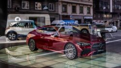 Sebelumnya, perusahaan ini telah mengumumkan bahwa mereka akan menjual mobil tanpa menangguhkan pendaftaran dan bantuan sewa sampai Januari.