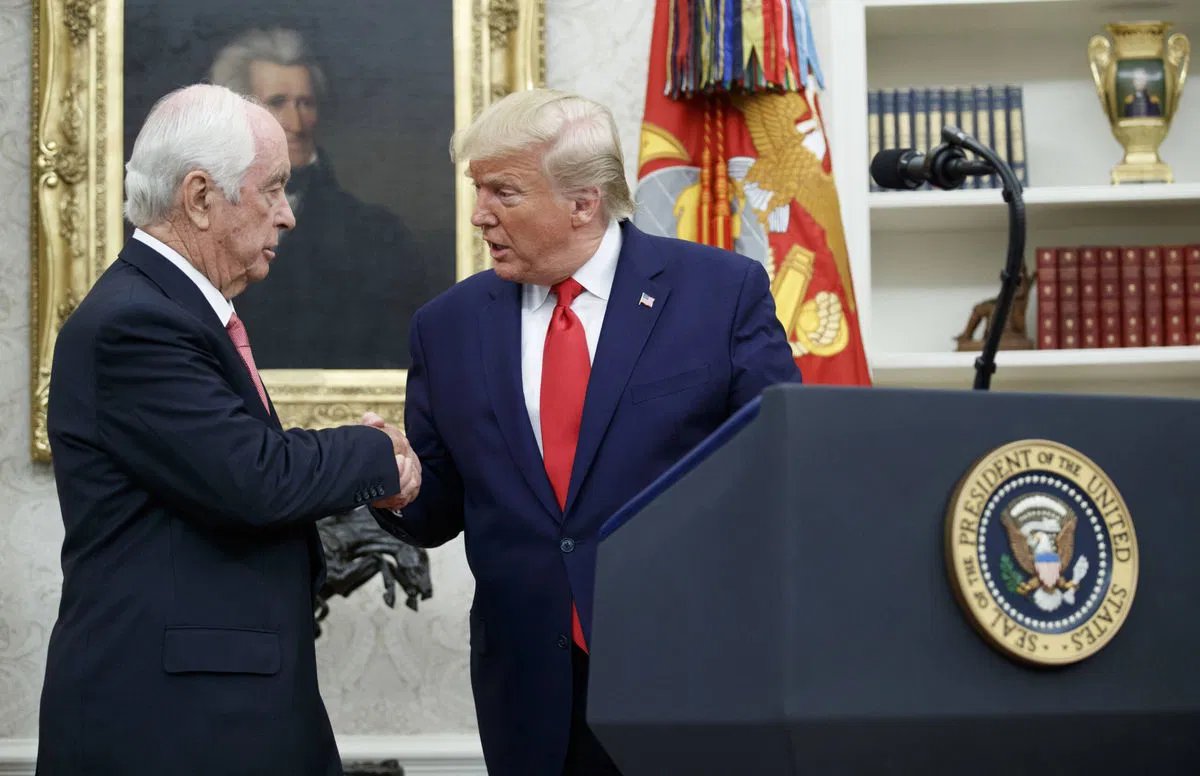 Fakta: Apakah Roger Penske sengaja berbohong kepada Presiden Trump tentang kemenangan di NASCAR?