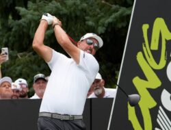 Phil Mickelson (Family Health) ikut dalam dua pertandingan pertama di LIV