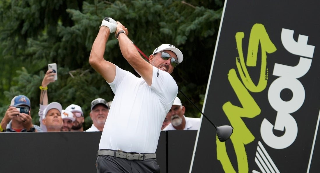 Phil Mickelson (Family Health) ikut dalam dua pertandingan pertama di LIV