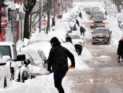 Seorang pemilik rumah Milton tidak berhati-hati menyalakan rumahnya dengan ventilator di atap yang membeku.
