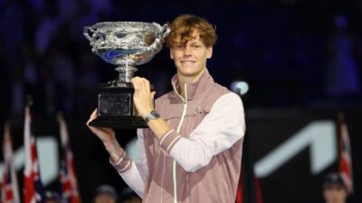 Mengapa Piala Pria Tennis Open Australia disebut sebagai Norman Brooks Challenge Cup?