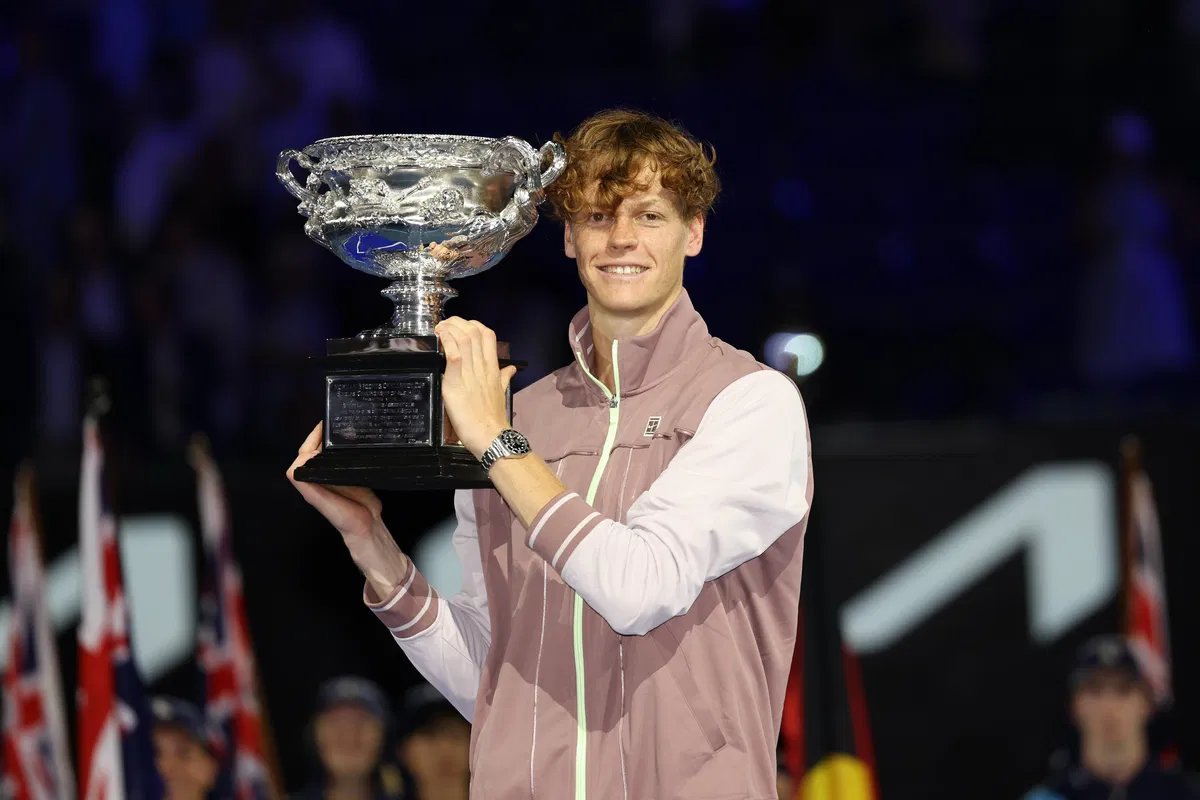 Mengapa Piala Pria Tennis Open Australia disebut sebagai Norman Brooks Challenge Cup?