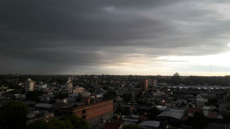 Prediksi Cuaca Minggu, 1 Februari 2026: Hujan deras sepanjang hari