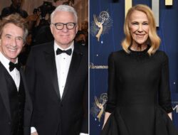 Martin Shott dan Steve Martin dalam acara komedi untuk menghormati Catherine O’Hara yang telah meninggal
