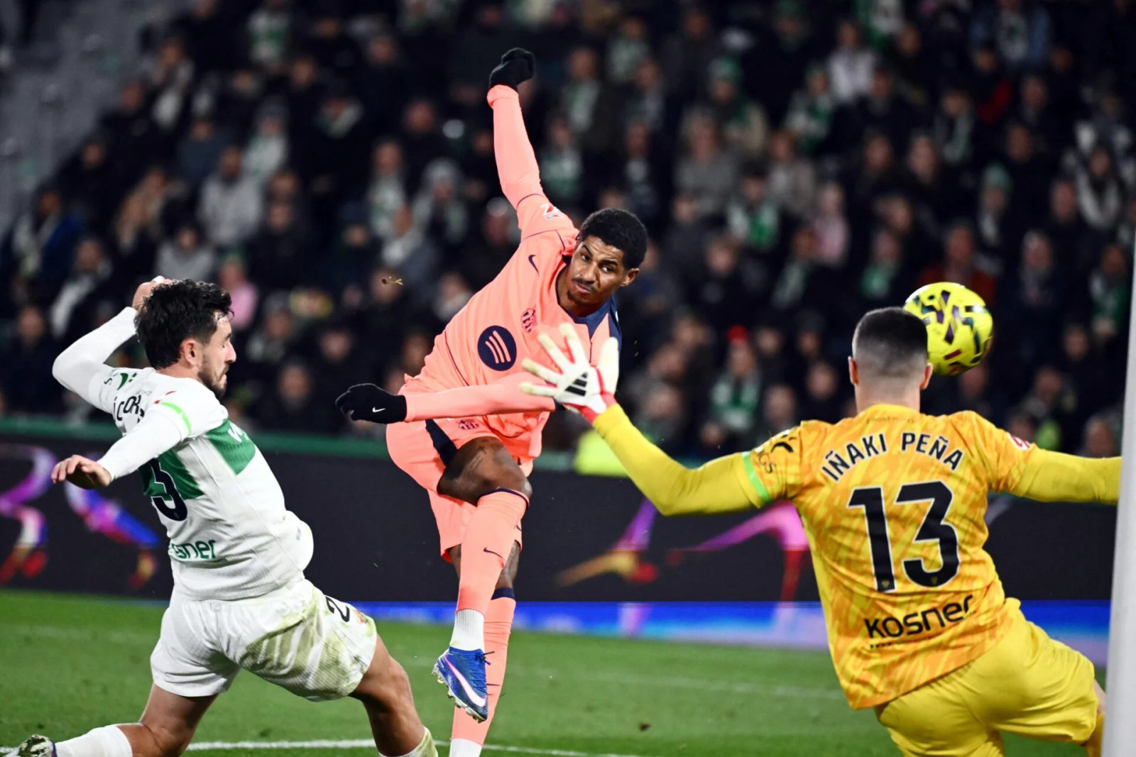 Setelah memenangkan pertandingan di Barcelona, media Spanyol menanggapi momen tak terpisahkan ketika seorang penakut kesempatan, Marcus Rashford, bermain di Barcelona.