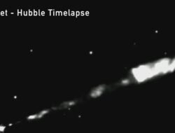 Para ilmuwan melacak erupsi luar angkasa 3.000 tahun cahaya yang mencapai lubang hitam pertama yang digambarkan