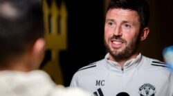 Michael Carrick memprotes bahwa pemain depan menghormati penggemar Manchester United, dan saya tidak senang ...